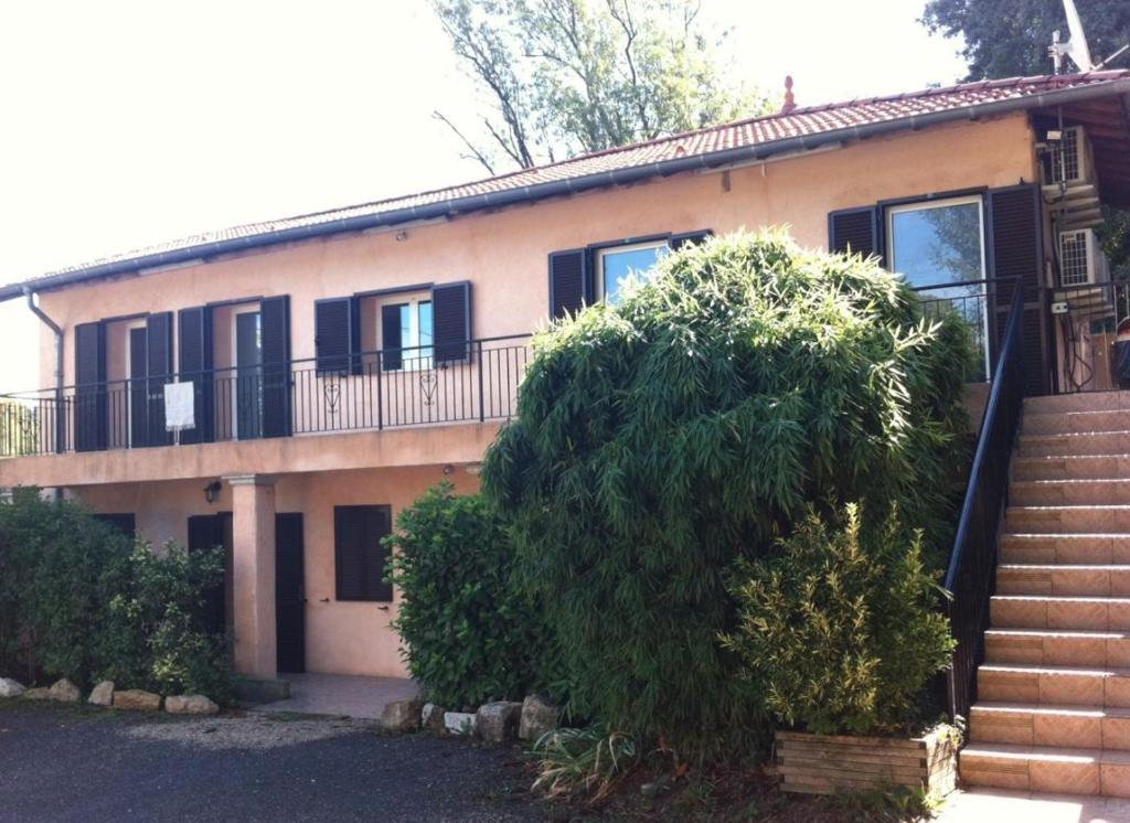 Hostellerie du loup Villeneuve-Loubet Extérieur photo