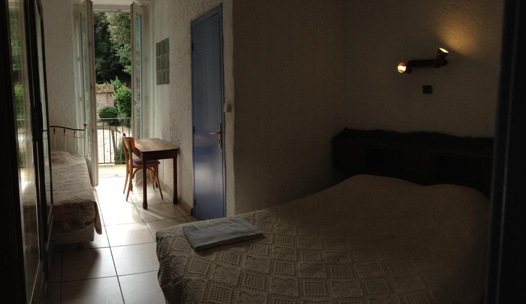 Hostellerie du loup Villeneuve-Loubet Chambre photo