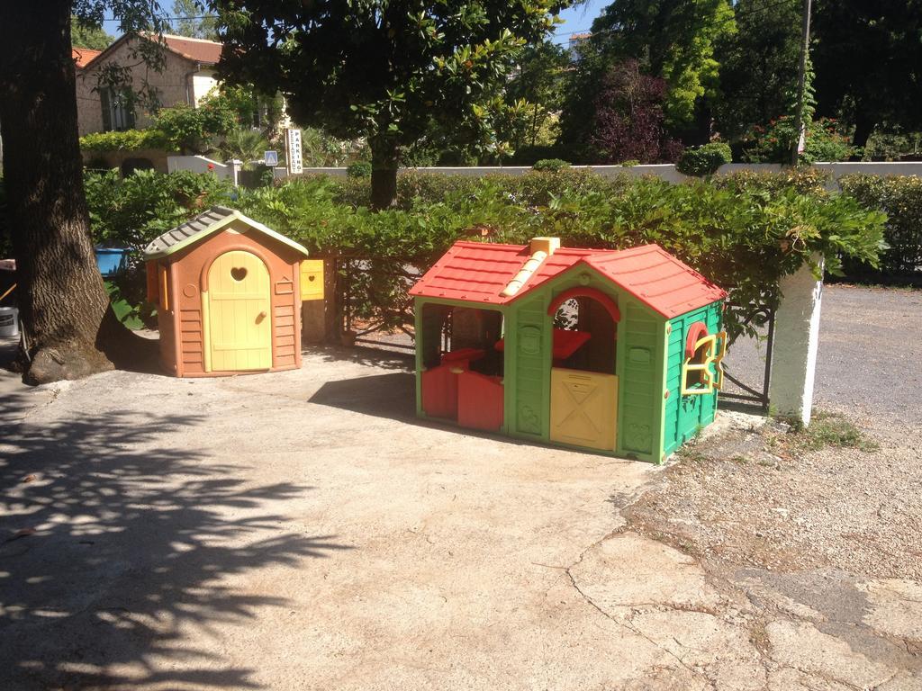 Hostellerie du loup Villeneuve-Loubet Extérieur photo